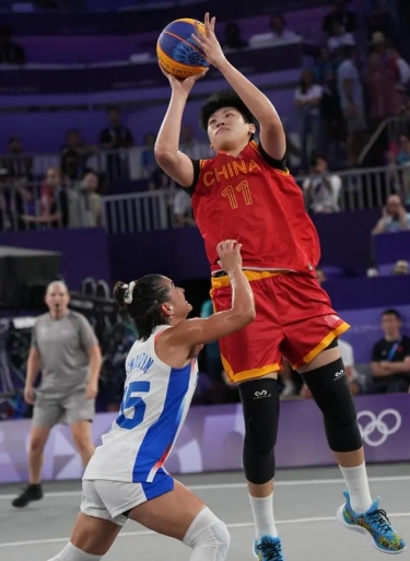公牛半场三分13中3，吉迪10+5+5咬住比分